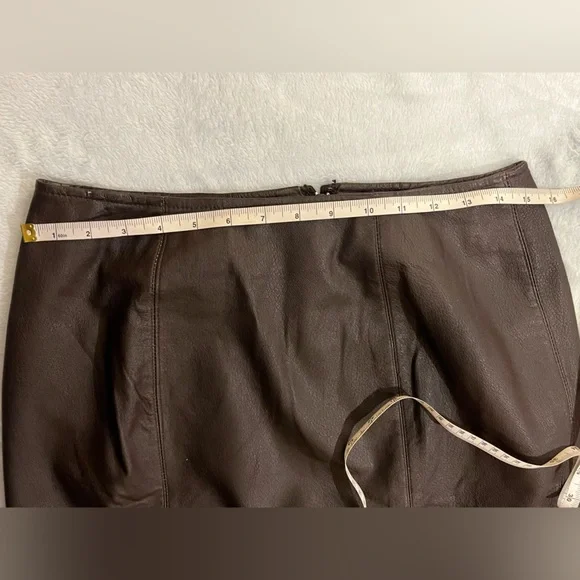 Leather mini skirt by Amanda Smith. Vintage. Decorative stitching. Dark Brown 12 - Picture 6 of 12